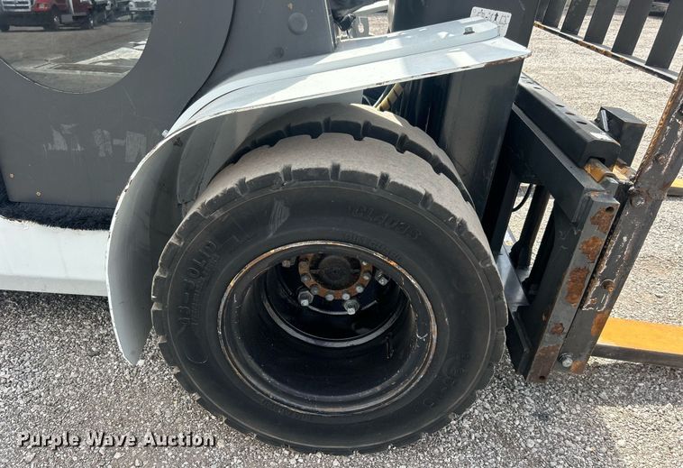 image for item EG1052 2015 Nissan 90 forklift