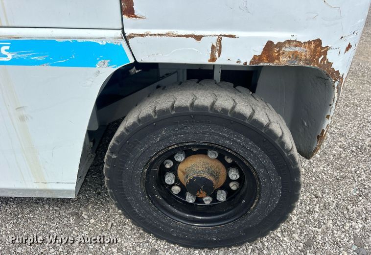 image for item EG1052 2015 Nissan 90 forklift