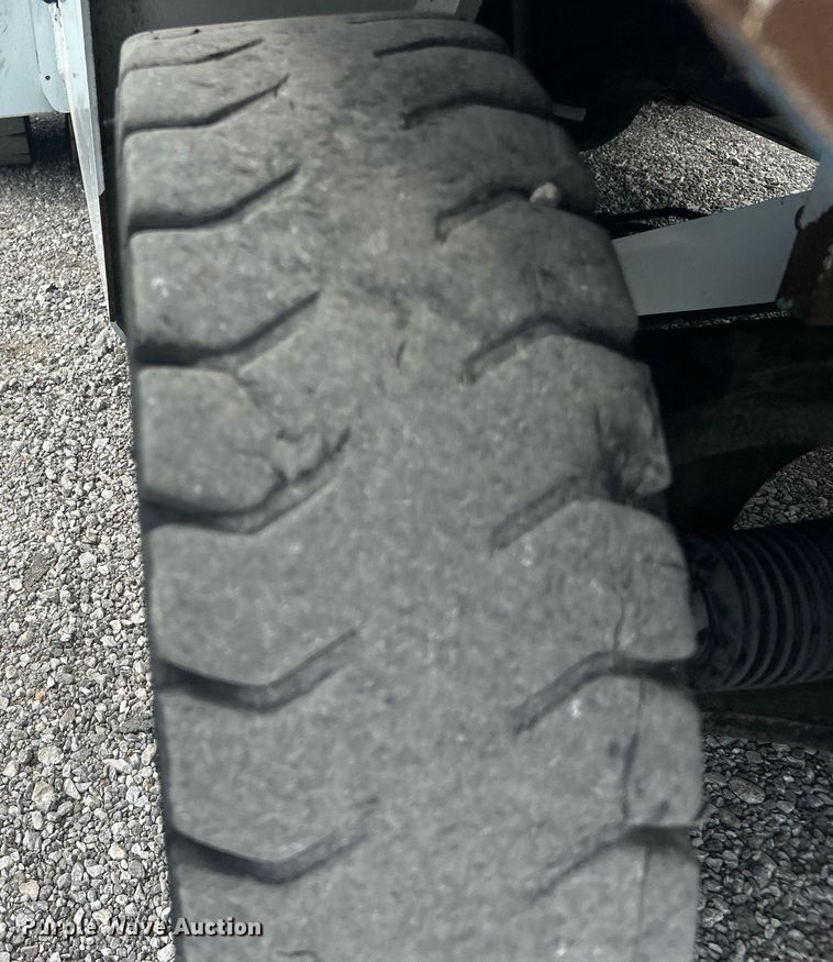 image for item EG1052 2015 Nissan 90 forklift