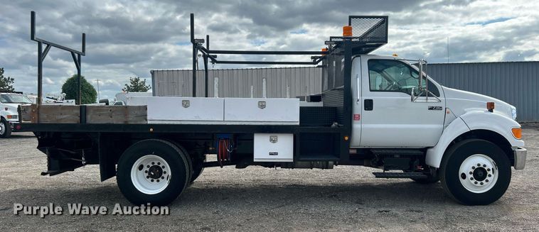 image for item EG1057 2008 Ford F750 Super Duty  flatbed truck