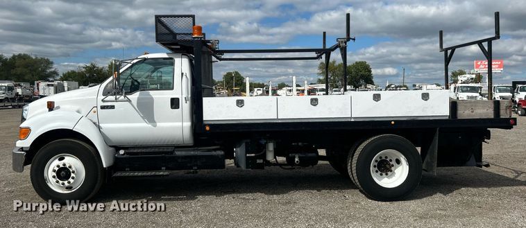 image for item EG1057 2008 Ford F750 Super Duty  flatbed truck