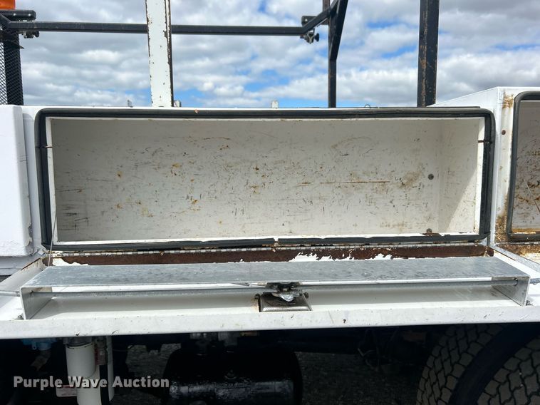 image for item EG1057 2008 Ford F750 Super Duty  flatbed truck