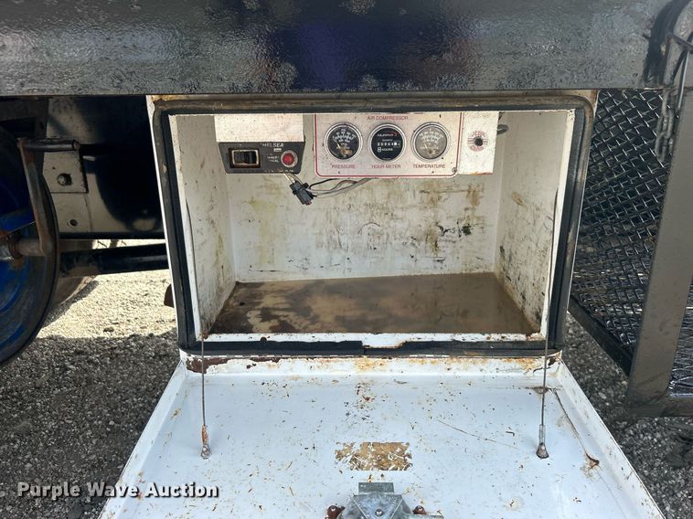 image for item EG1057 2008 Ford F750 Super Duty  flatbed truck