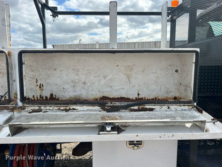 image for item EG1057 2008 Ford F750 Super Duty  flatbed truck