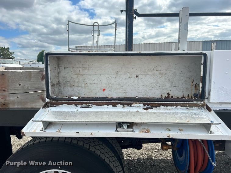 image for item EG1057 2008 Ford F750 Super Duty  flatbed truck