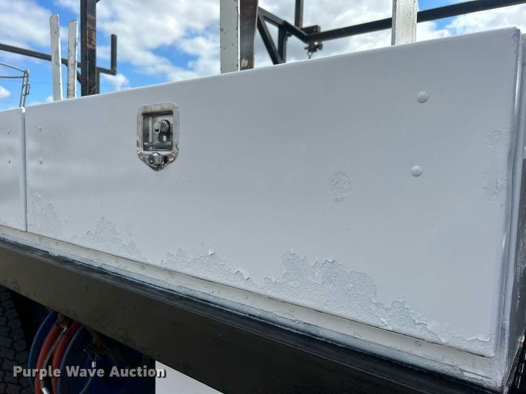 image for item EG1057 2008 Ford F750 Super Duty  flatbed truck