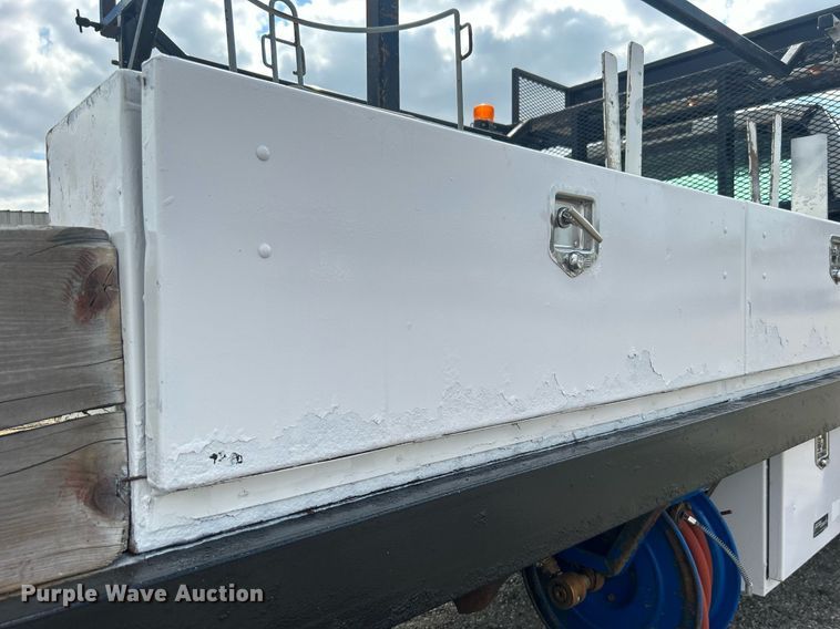 image for item EG1057 2008 Ford F750 Super Duty  flatbed truck