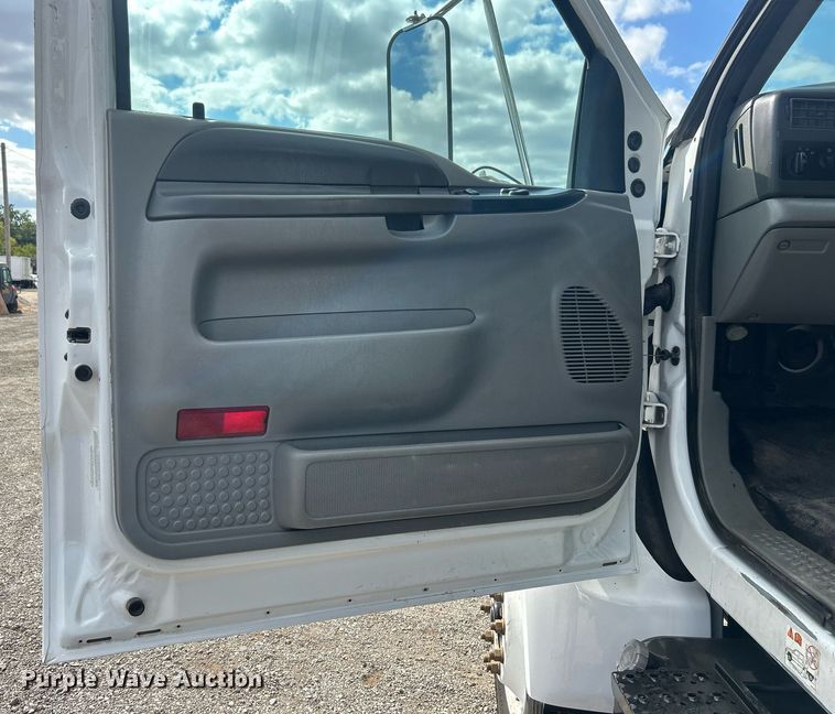 image for item EG1057 2008 Ford F750 Super Duty  flatbed truck