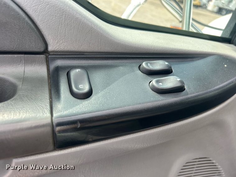 image for item EG1057 2008 Ford F750 Super Duty  flatbed truck