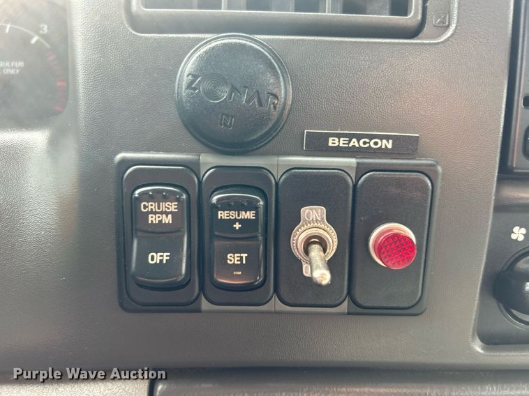 image for item EG1057 2008 Ford F750 Super Duty  flatbed truck