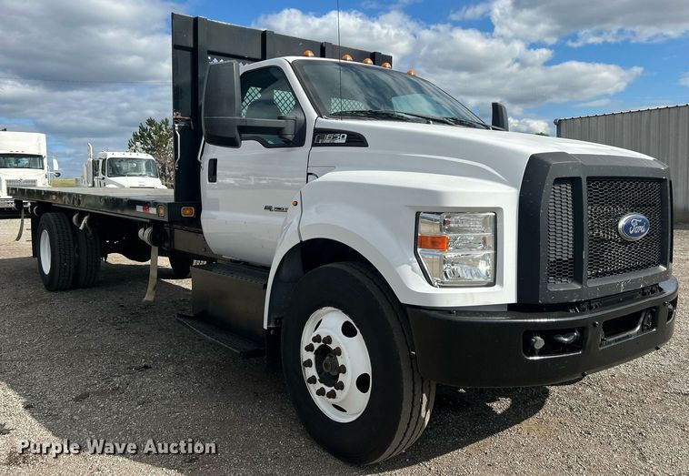 image for item EG1059 2017 Ford F650 Super Duty  flatbed truck
