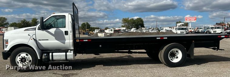 image for item EG1059 2017 Ford F650 Super Duty  flatbed truck
