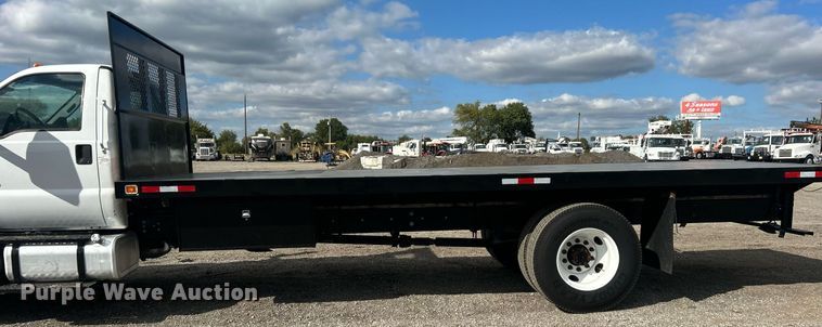image for item EG1059 2017 Ford F650 Super Duty  flatbed truck
