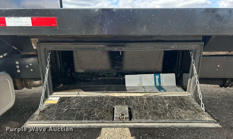 image for item EG1059 2017 Ford F650 Super Duty  flatbed truck