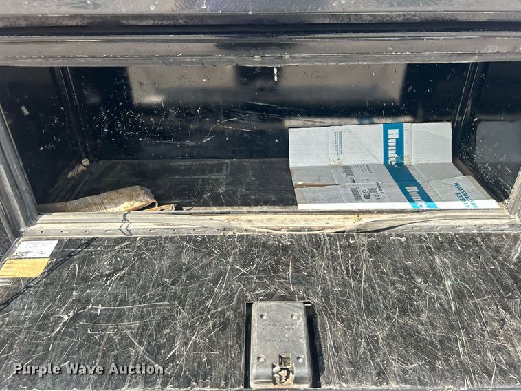 image for item EG1059 2017 Ford F650 Super Duty  flatbed truck