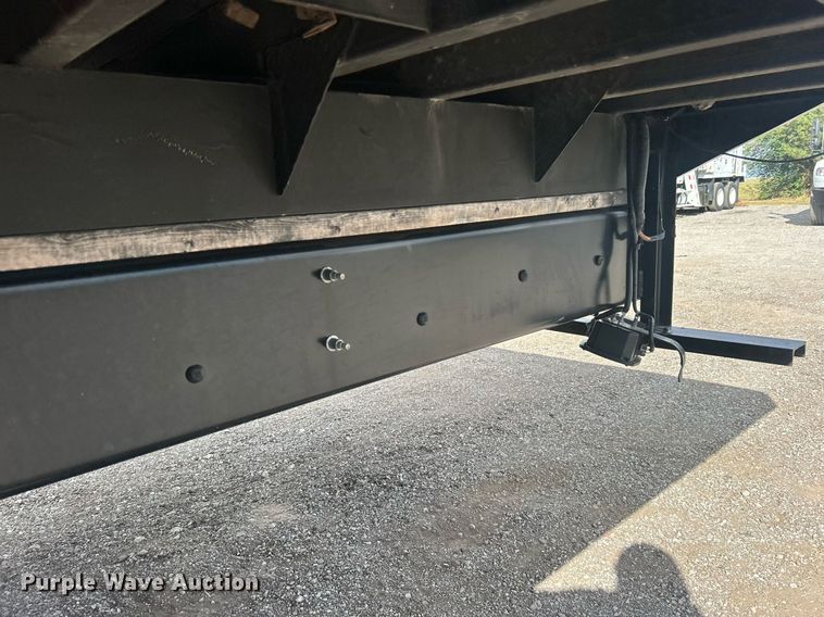 image for item EG1059 2017 Ford F650 Super Duty  flatbed truck