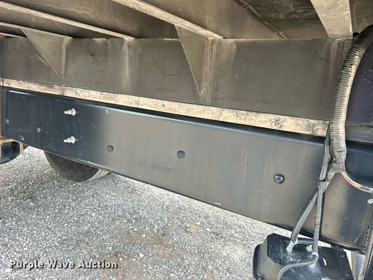 image for item EG1059 2017 Ford F650 Super Duty  flatbed truck