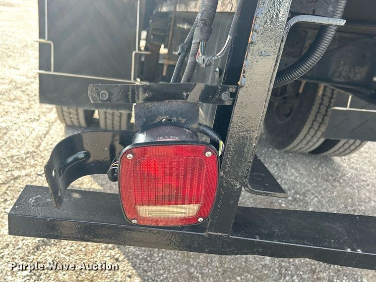 image for item EG1059 2017 Ford F650 Super Duty  flatbed truck