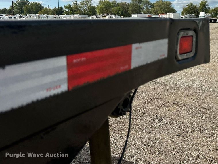 image for item EG1059 2017 Ford F650 Super Duty  flatbed truck