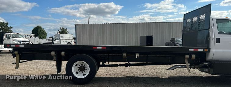 image for item EG1059 2017 Ford F650 Super Duty  flatbed truck