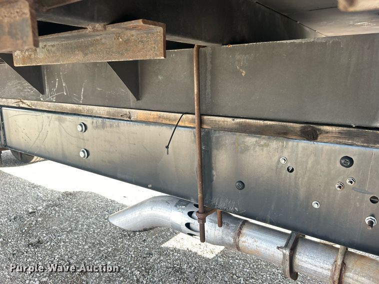 image for item EG1059 2017 Ford F650 Super Duty  flatbed truck