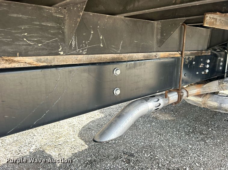 image for item EG1059 2017 Ford F650 Super Duty  flatbed truck