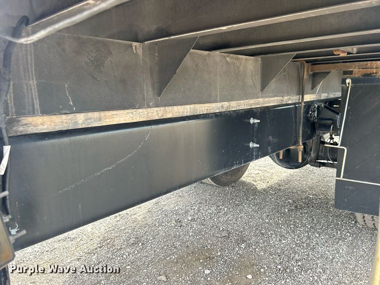 image for item EG1059 2017 Ford F650 Super Duty  flatbed truck