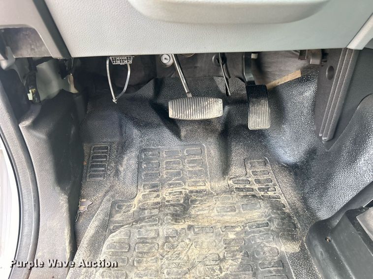 image for item EG1059 2017 Ford F650 Super Duty  flatbed truck