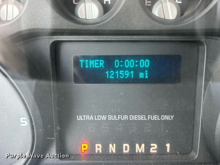 image for item EG1059 2017 Ford F650 Super Duty  flatbed truck