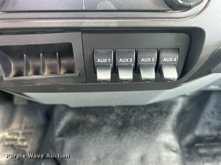 image for item EG1059 2017 Ford F650 Super Duty  flatbed truck