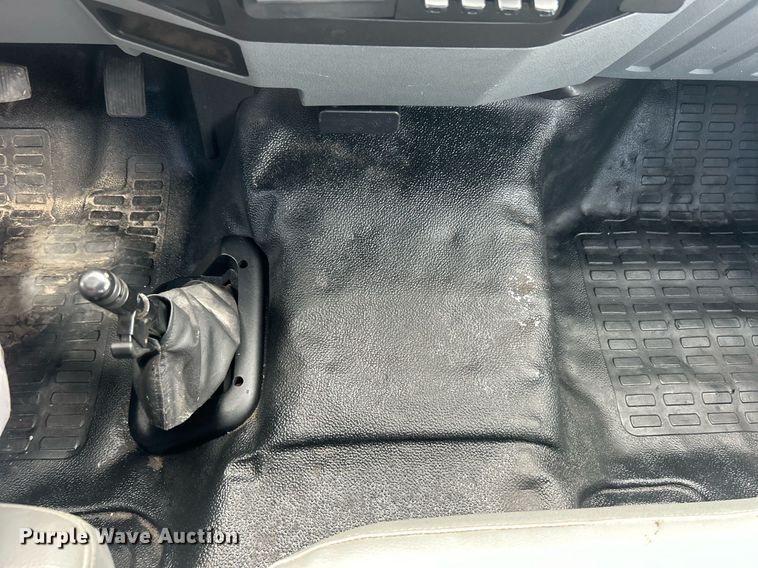 image for item EG1059 2017 Ford F650 Super Duty  flatbed truck