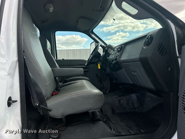 image for item EG1059 2017 Ford F650 Super Duty  flatbed truck