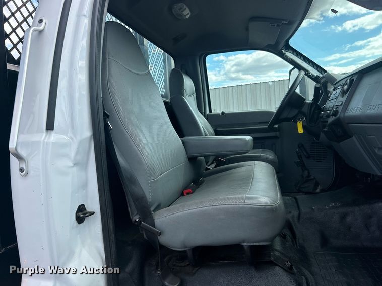 image for item EG1059 2017 Ford F650 Super Duty  flatbed truck