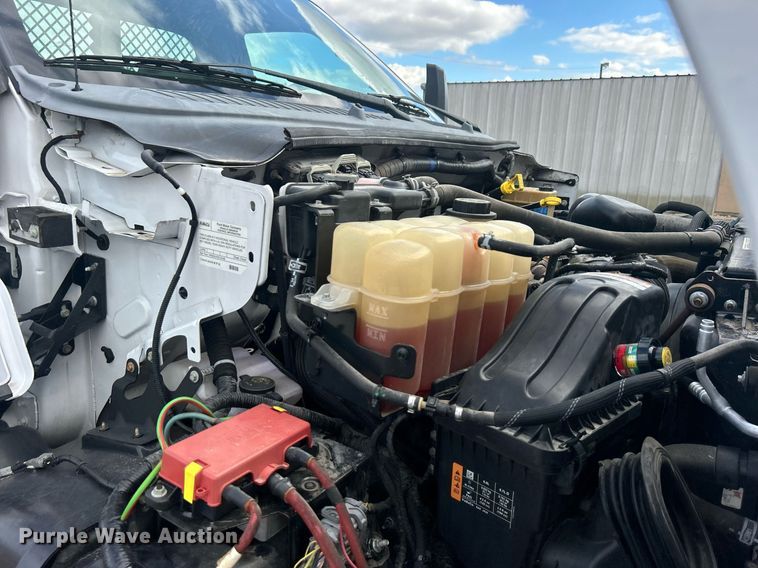 image for item EG1059 2017 Ford F650 Super Duty  flatbed truck