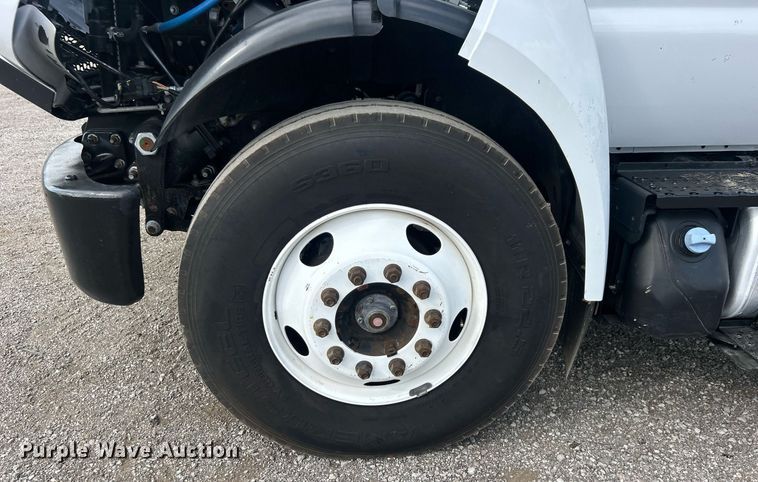 image for item EG1059 2017 Ford F650 Super Duty  flatbed truck