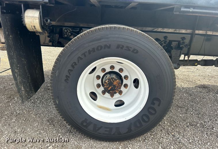 image for item EG1059 2017 Ford F650 Super Duty  flatbed truck