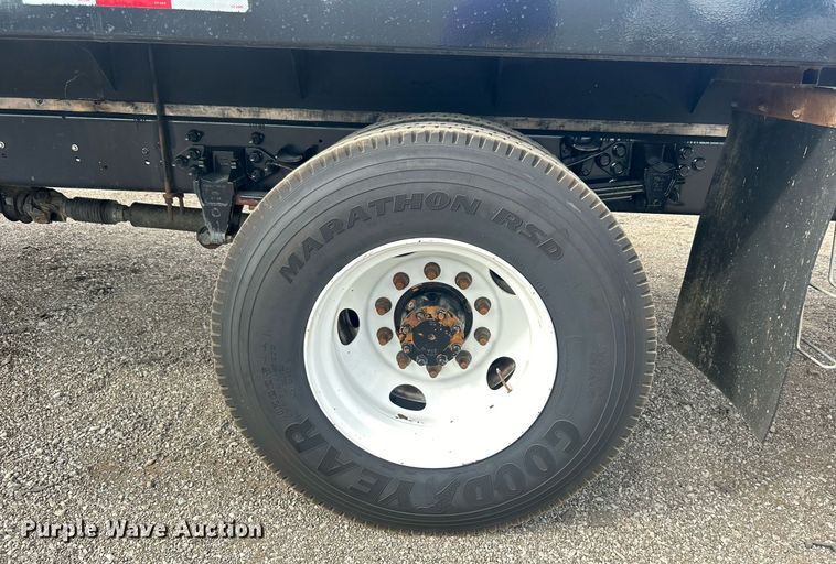 image for item EG1059 2017 Ford F650 Super Duty  flatbed truck