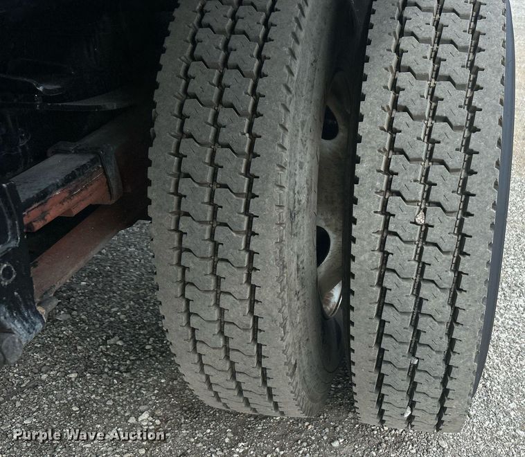 image for item EG1059 2017 Ford F650 Super Duty  flatbed truck