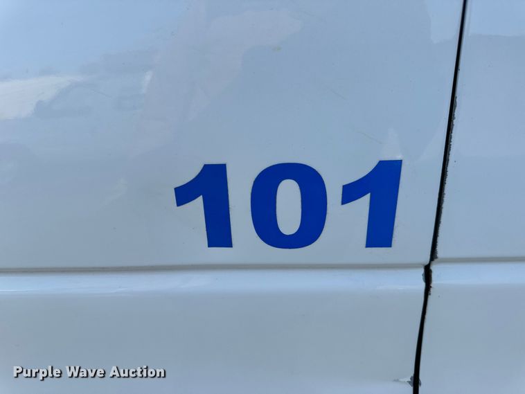 image for item EH7017 2011 Ford E250 utility van