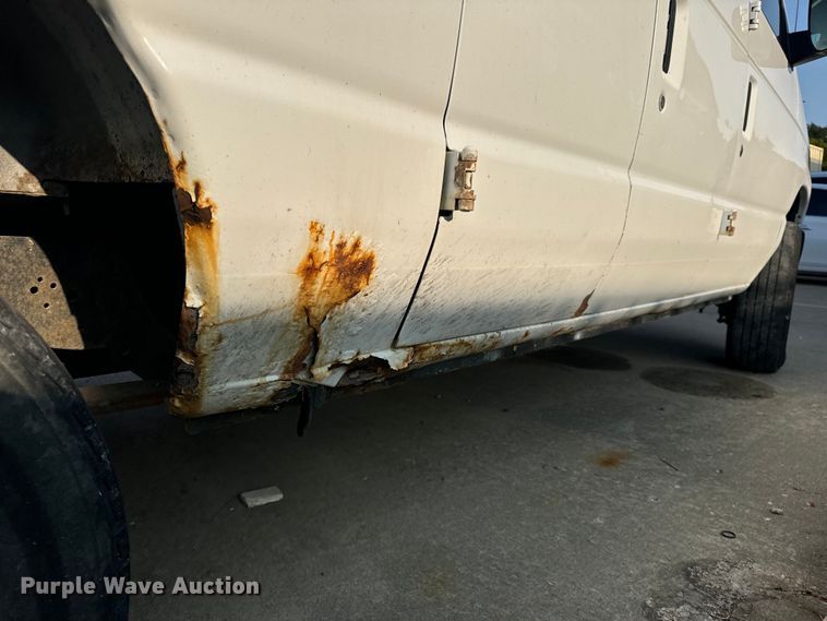 image for item EH7017 2011 Ford E250 utility van