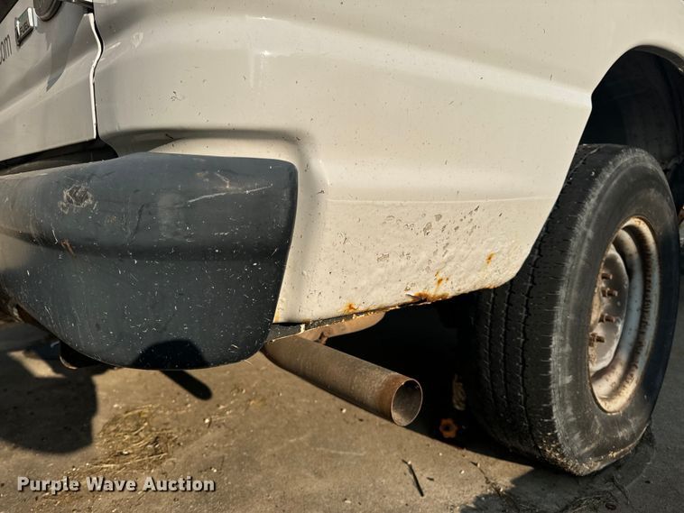 image for item EH7017 2011 Ford E250 utility van