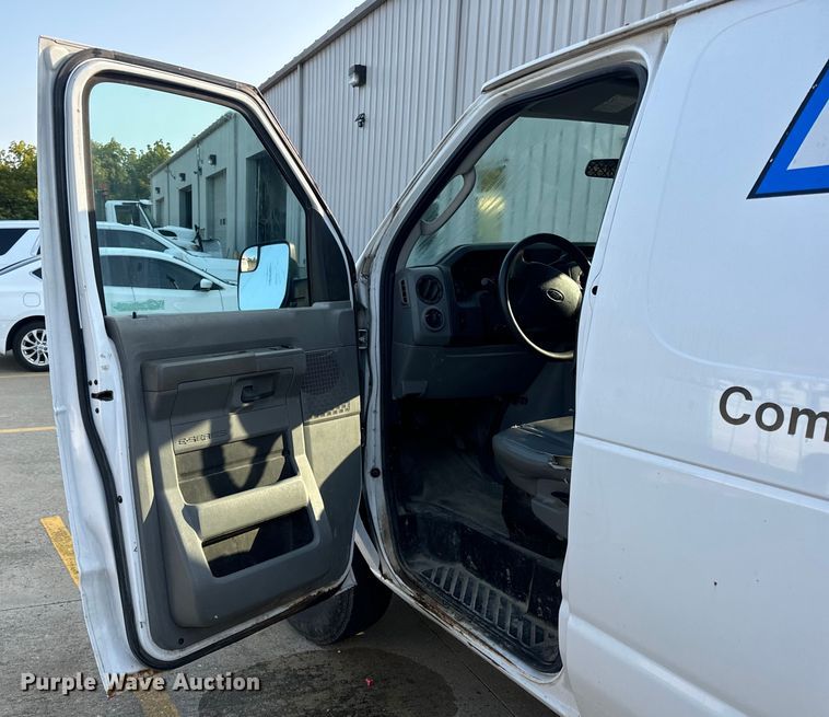 image for item EH7017 2011 Ford E250 utility van