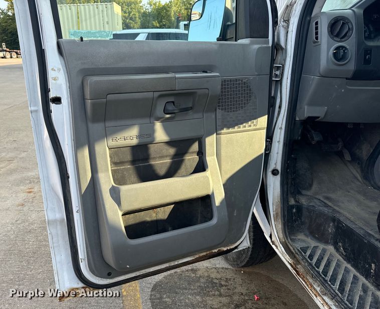 image for item EH7017 2011 Ford E250 utility van