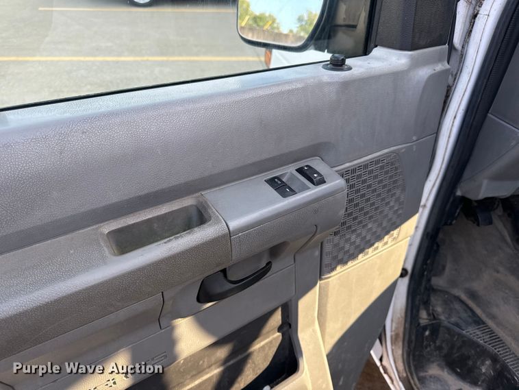 image for item EH7017 2011 Ford E250 utility van
