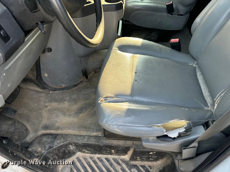 image for item EH7017 2011 Ford E250 utility van