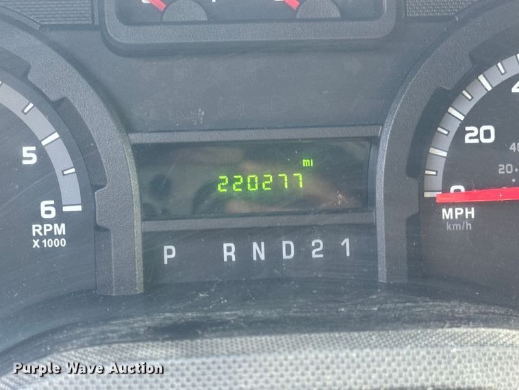 image for item EH7017 2011 Ford E250 utility van