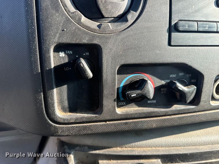 image for item EH7017 2011 Ford E250 utility van