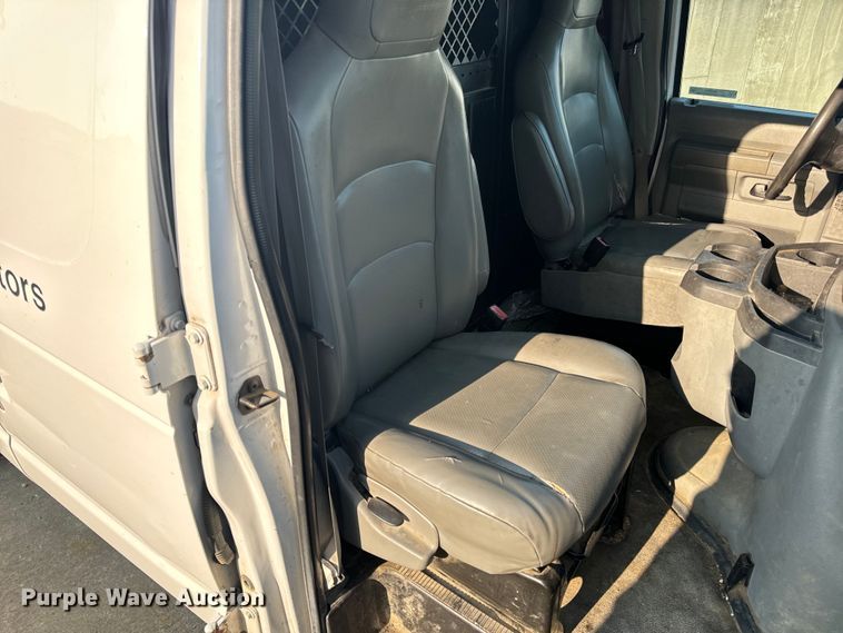 image for item EH7017 2011 Ford E250 utility van