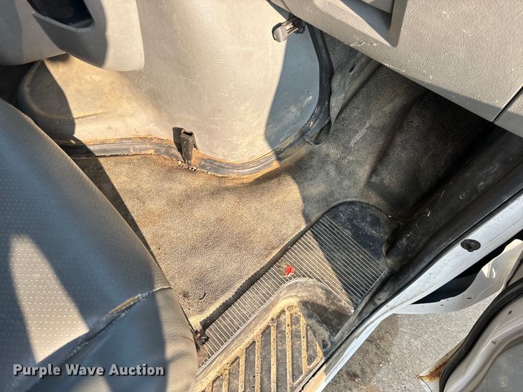 image for item EH7017 2011 Ford E250 utility van