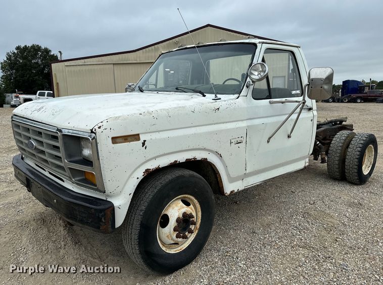 image for item EH7024 1985 Ford F350 pickup truck cab and chassis
